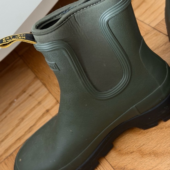 Tretorn Olive Waterproof Boots. READ - Picture 2 of 6